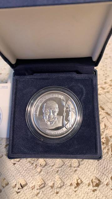 Zilveren medaille van Johannes Paulus II beschikbaar voor biedingen