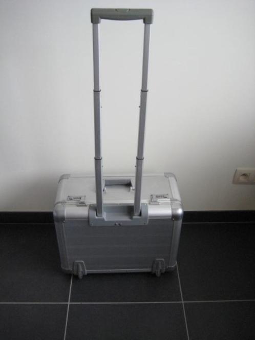 2 X Aluminium piloten koffers op wieltjes, Handtassen en Accessoires, Tassen | Reistassen en Weekendtassen, Nieuw, Uitschuifbare handgreep