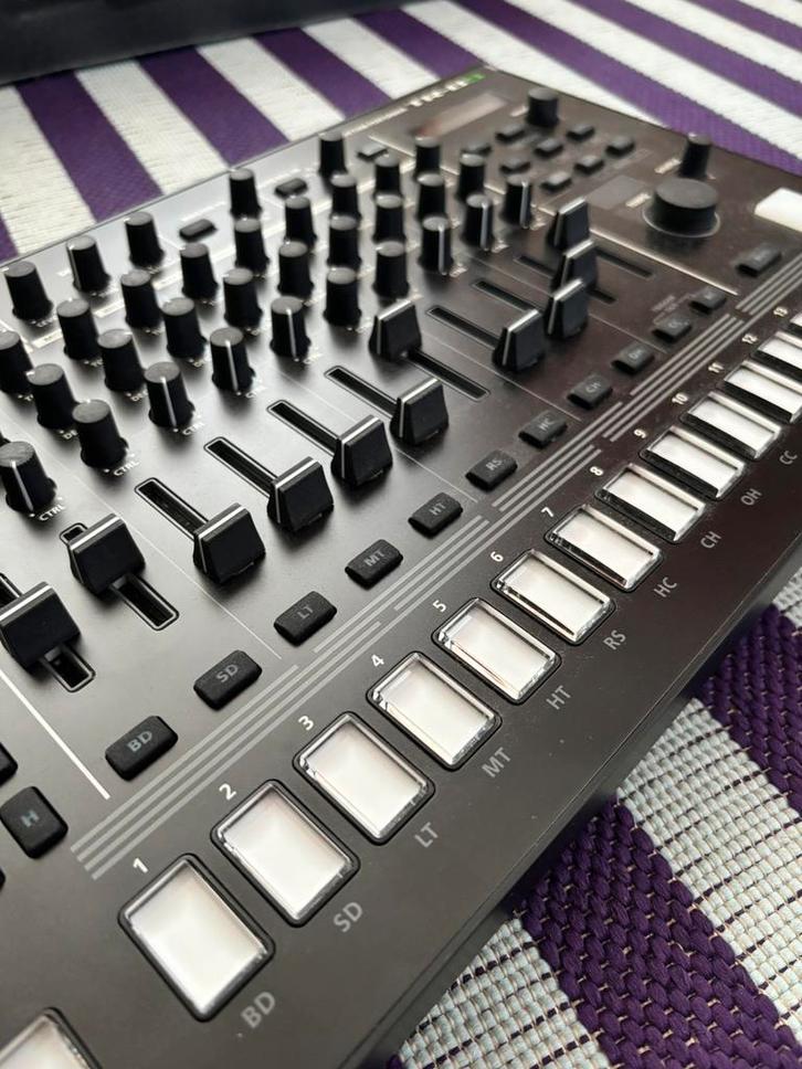 Roland TR-8s (nieuwstaat), Muziek en Instrumenten, Drumcomputers, Zo goed als nieuw, Roland, Ophalen