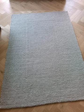 Handgemaakt vloerkleed beschikbaar voor biedingen