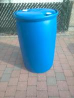 Blauwe kunststof vat met 2 witte stoppen., Tuin en Terras, Regentonnen, 150 liter of meer, Ophalen, Zo goed als nieuw, Kunststof