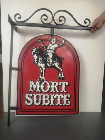 Uithangbord café Mort Subite in zwarte stalen houder beschikbaar voor biedingen