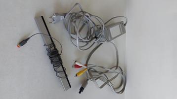Wii oplader + sensorbar + aansluitkabels, Enlèvement ou Envoi, Utilisé, Wii, Chargeur ou Câble