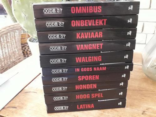 10 boeken Code 37, Boeken, Thrillers, Gelezen, Ophalen of Verzenden