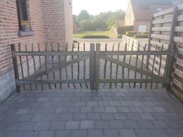 Houten poort met twee vleugels beschikbaar voor biedingen