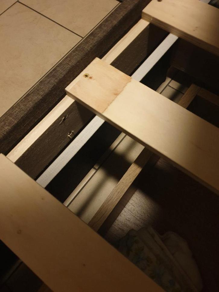 Cadre de lit 140 cm tissus brun avec sommier en.bois, Maison & Meubles, Chambre à coucher | Lits, Comme neuf, Deux personnes, 140 cm