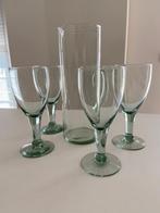 4 verres en verre vert  +  haute carafe en verre vert, Collections, Comme neuf, Verre à eau, Enlèvement