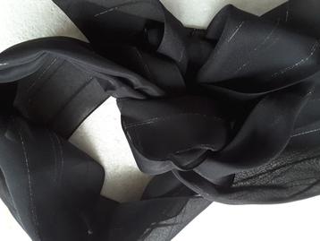 foulard écharpe noire et fil argent 135x35 cm 100 % Polyest.