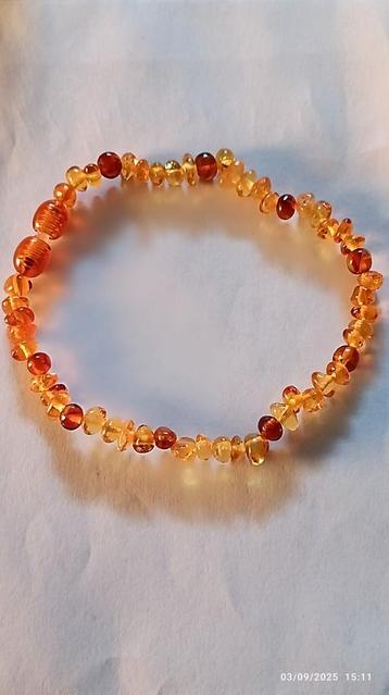 Armband met amberkleurige kralen uit Litouwen  beschikbaar voor biedingen