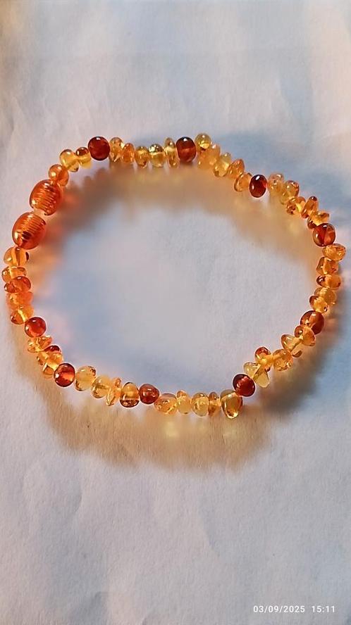 Armband met amberkleurige kralen uit Litouwen, Handtassen en Accessoires, Armbanden, Nieuw, Geel, Met edelsteen, Ophalen of Verzenden