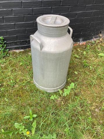 Vintage grote melkkit  beschikbaar voor biedingen