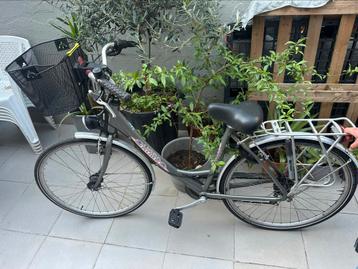 Normale stadsfiets beschikbaar voor biedingen