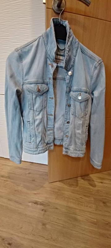 Veste en jeans taille 34 beschikbaar voor biedingen
