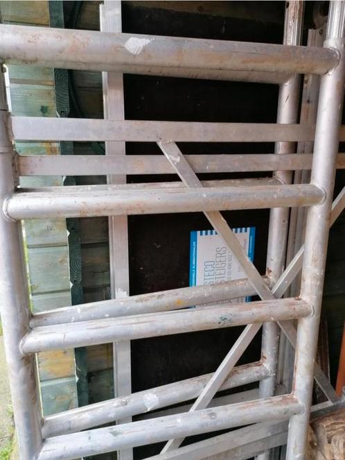 Steigers en telescopische ladders te huur, Doe-het-zelf en Bouw, Steigers, Zo goed als nieuw, Ophalen