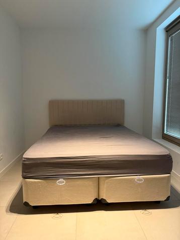 Bed beschikbaar voor biedingen