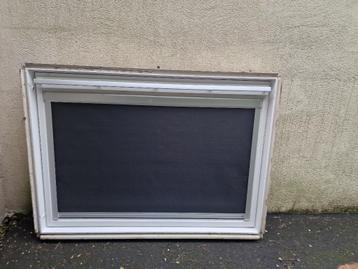 velux 134x98 + raccord + store + option pose beschikbaar voor biedingen