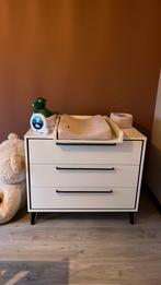 Ledikant + kast + commode + rekje [wit met zwarte elementen], Kinderen en Baby's, Kinderkamer | Commodes en Kasten, Ophalen, Commode