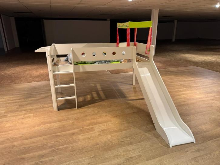 Nieuwe hoogslaper Flexa met glijbaan en ladder, Huis en Inrichting, Slaapkamer | Bedden, Nieuw, Wit, Ophalen