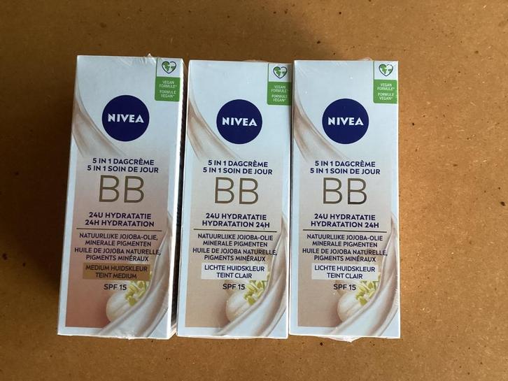 Dagcrème Nivea of Neutrogena, Handtassen en Accessoires, Uiterlijk | Gezichtsverzorging, Nieuw, Verzorging, Gehele gezicht, Ophalen of Verzenden