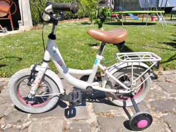 kinderfiets met afneembare zijwieltjes beschikbaar voor biedingen