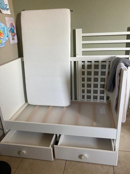 Baby / Kinderbed IKEA, Kinderen en Baby's, Kinderkamer | Bedden, Gebruikt, Minder dan 140 cm, Minder dan 70 cm, Lattenbodem, Matras