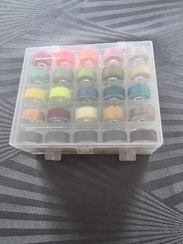 Splinternieuwe 50 spoeltjes met garen ! beschikbaar voor biedingen