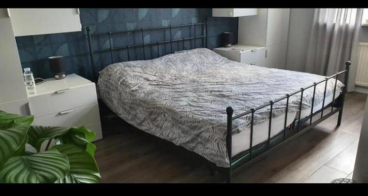 Bed met verstelbare bodem en 2 toppers, Huis en Inrichting, Slaapkamer | Complete slaapkamers, Zo goed als nieuw, Ophalen