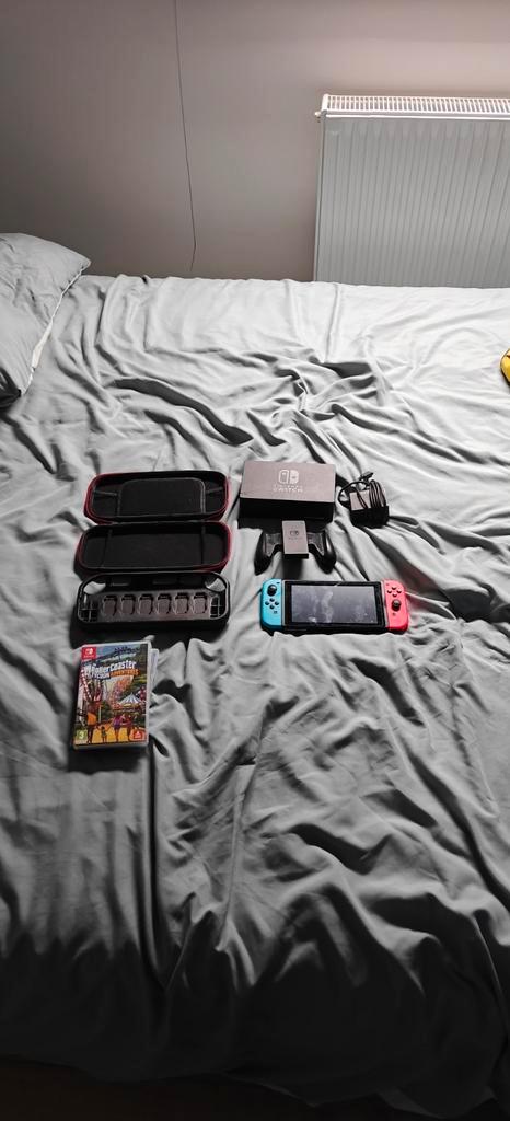 Nintendo Switch + 3 games en twee hoesjes, Games en Spelcomputers, Games | Nintendo Switch, Zo goed als nieuw, Ophalen
