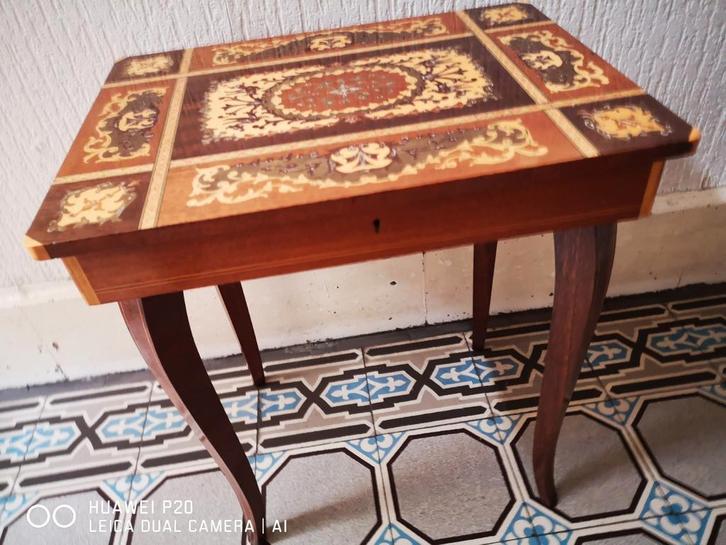 tafeltje muziekdoos, Antiek en Kunst, Antiek | Meubels | Tafels, Ophalen