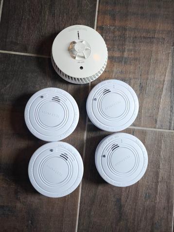 4x Brand- en 1x hitte melders beschikbaar voor biedingen