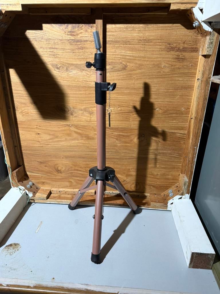 Vloerstatief voor oefenhoofd kapper - verstelbaar en stevig, Hobby en Vrije tijd, Cursusmateriaal, Ophalen