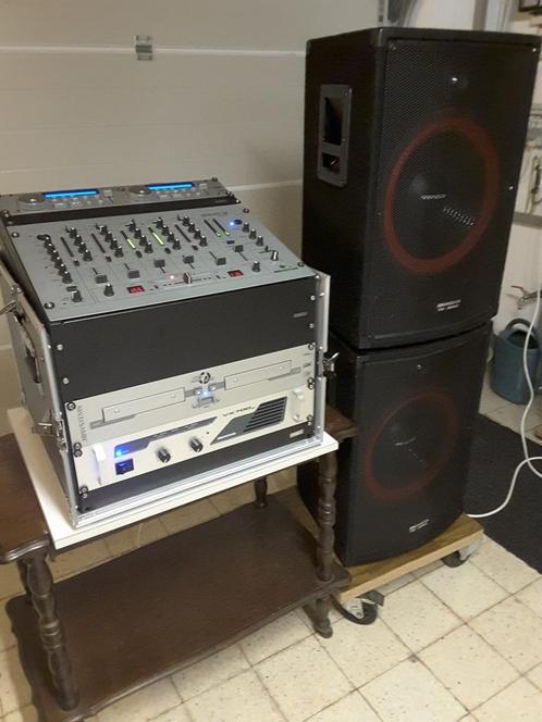 DJ set  / discobar / geluidsinstallatie compleet + 2speakers, Muziek en Instrumenten, Dj-sets en Draaitafels, Zo goed als nieuw