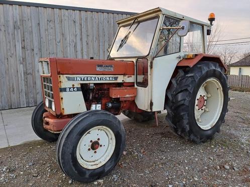 International 844 Tractor + Palletvork/Lepels, Zakelijke goederen, Landbouw | Tractoren, 7500 tot 10000, Case IH, 80 tot 120 Pk