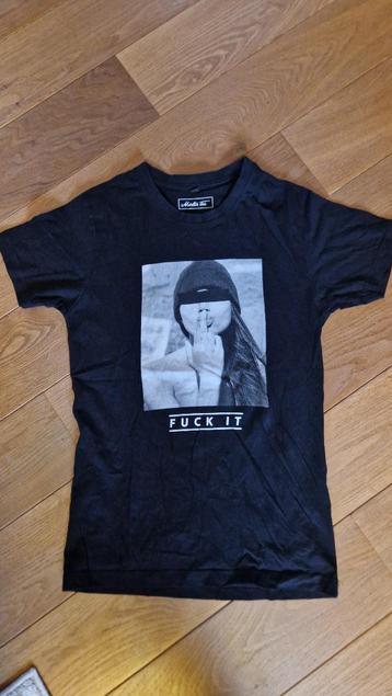 Een „" fuck it "” T-shirt” beschikbaar voor biedingen