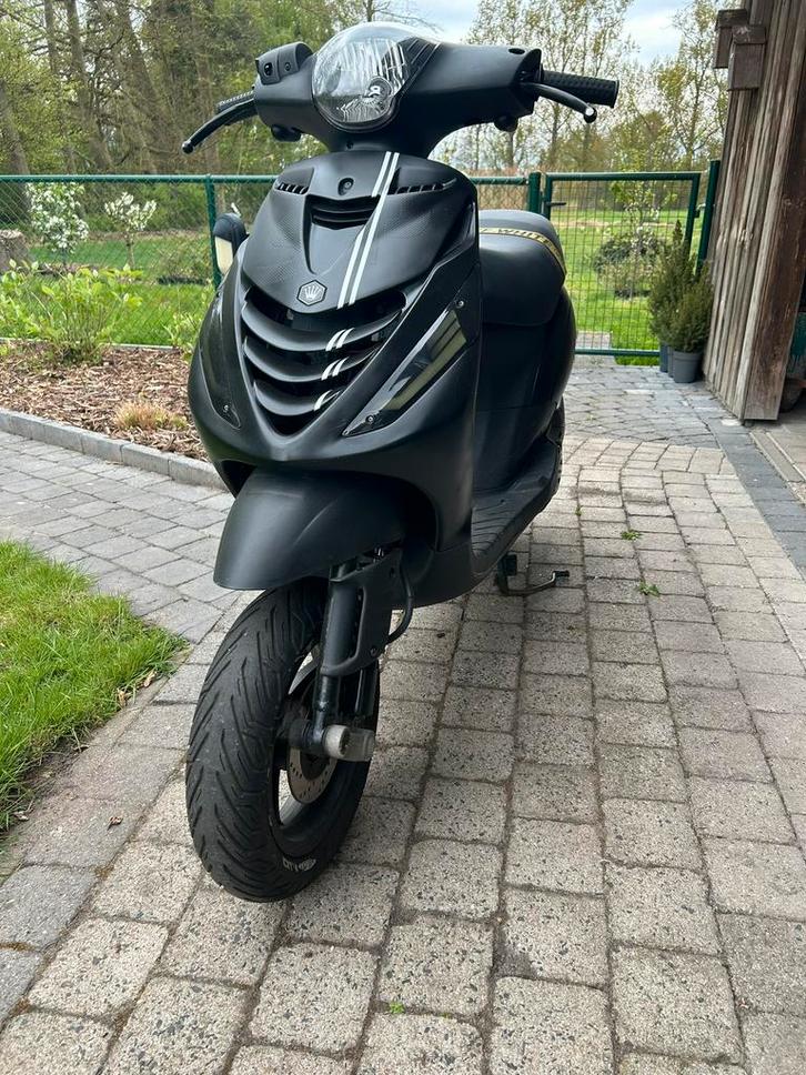 Piaggio zip, Fietsen en Brommers, Scooters | Piaggio, Gebruikt, Zip, Klasse B (45 km/u), Benzine, Ophalen of Verzenden