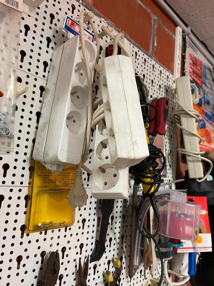 Lot  van 4 stekkerdozen Multiprise prises, Musique & Instruments, Câbles & Prises, Enlèvement