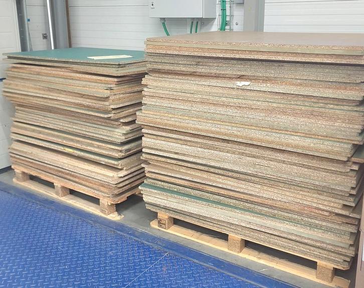 Spaanplaat, Tuin en Terras, Palen, Balken en Planken, Nieuw, Planken, Minder dan 180 cm, Hardhout, Ophalen