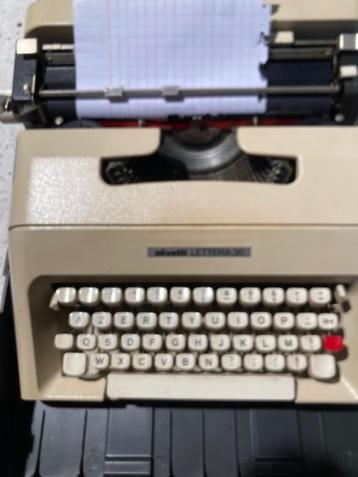 Machine à écrire Olivetti Lettera 35, Divers, Machines à écrire, Enlèvement ou Envoi, Comme neuf