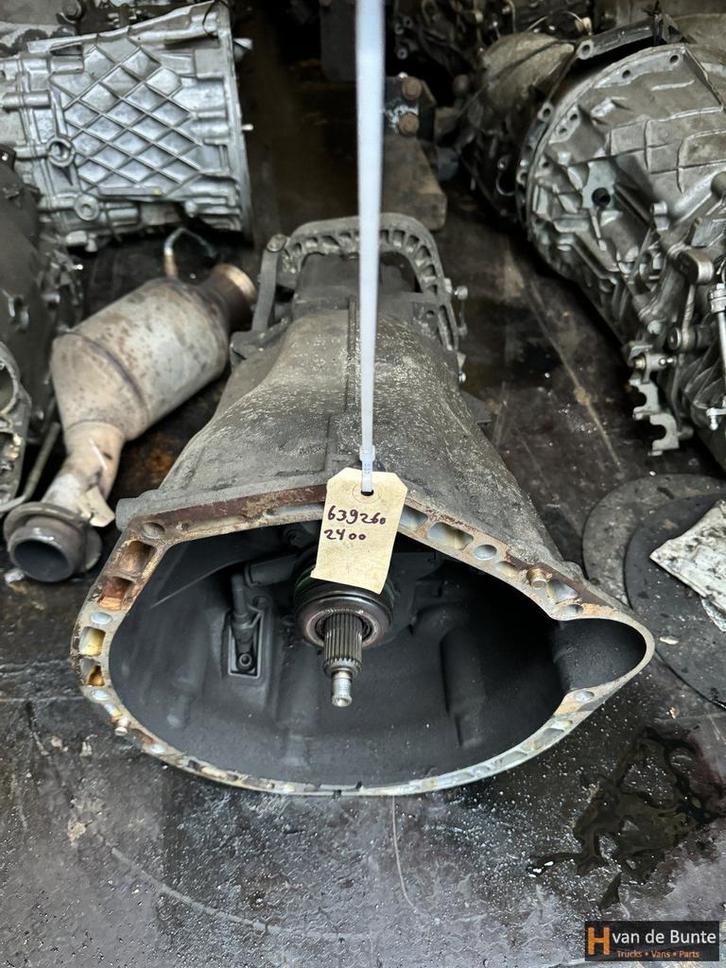 Versnellingsbak Mercedes vito 2.2 code: 639 260 2400, Auto-onderdelen, Transmissie en Toebehoren, Mercedes-Benz, Gebruikt, Ophalen of Verzenden