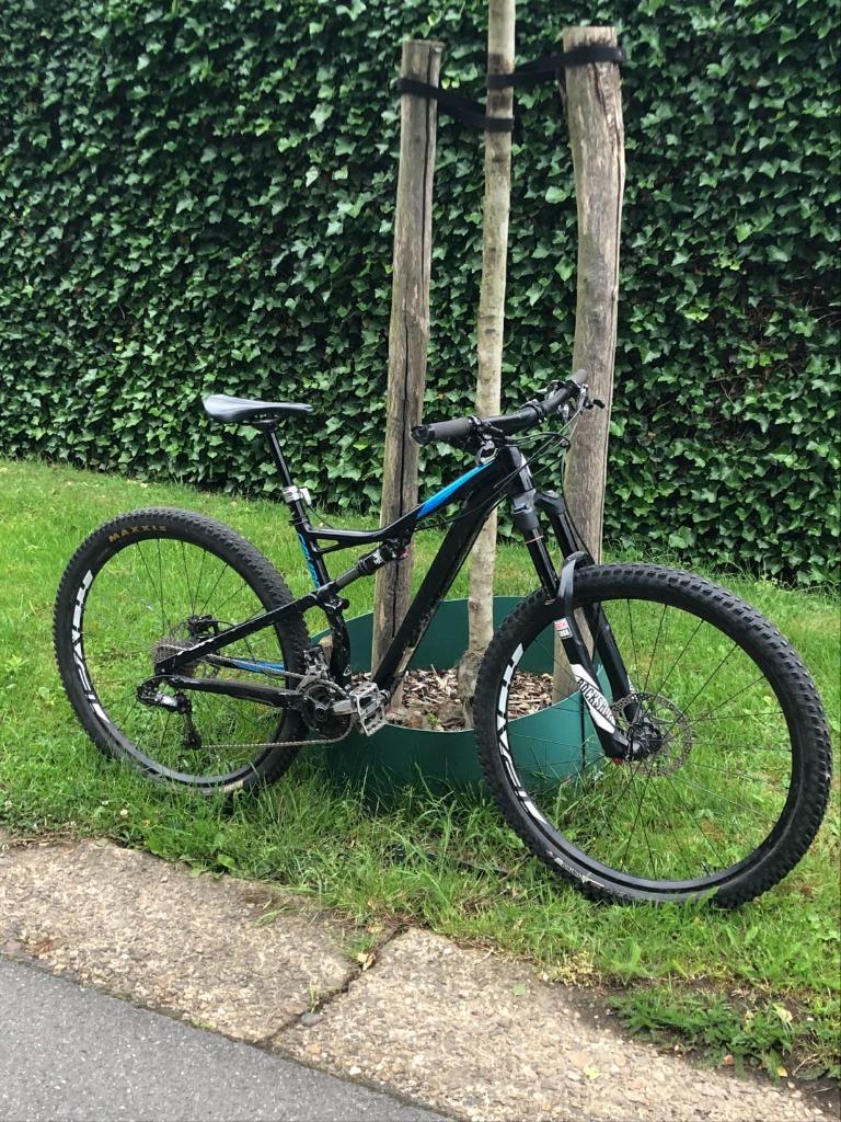 ② Specialized Camber 2018 Comp 29 — Vélos VTT Mountainbikes