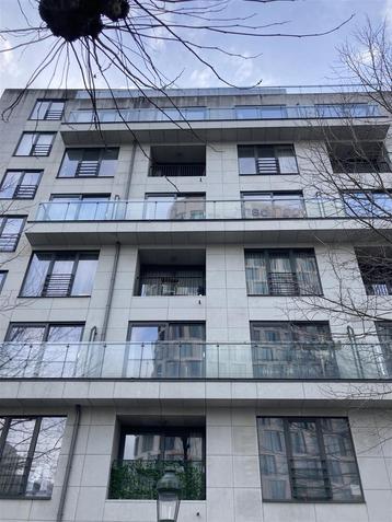 Garage te koop in Brussel, 1 slpk beschikbaar voor biedingen