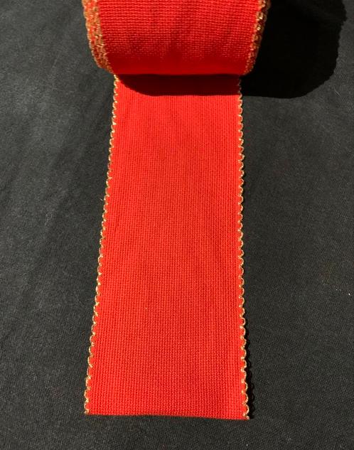 Rood borduurvlechtwerk omzoomd met goud - breedte 10cm, Hobby en Vrije tijd, Naaien en Fournituren, Nieuw, Lint, Band of Elastiek