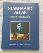 Mens en aarde standaard atlas, Ophalen of Verzenden, Gelezen