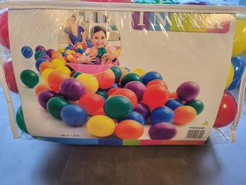 Intex 100 speelballen beschikbaar voor biedingen