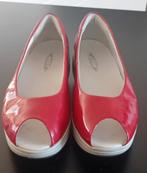 MBT Kianga Rode lakleren peeptoe pumps met rockerzool, Kleding | Dames, Schoenen, Ophalen of Verzenden, Zo goed als nieuw, Pumps
