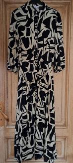 Lang kleed met lichte pofmouw. Maat 44, Ophalen, Zo goed als nieuw, Maat 42/44 (L), Zwart