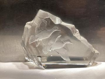 080/AE. Kristal Mats Jonasson " Vliegende eenden "