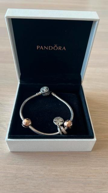 Pandora armband met 2 bedels  beschikbaar voor biedingen