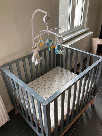Park baby incl mobieltje, matras en matrashoes beschikbaar voor biedingen