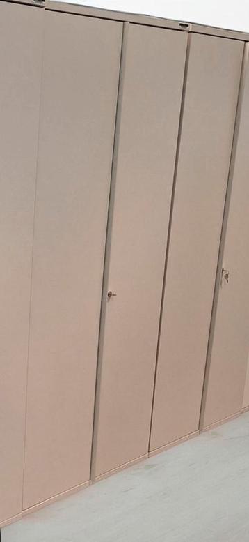 Mooie hoge draaideur  archiefkasten beschikbaar voor biedingen